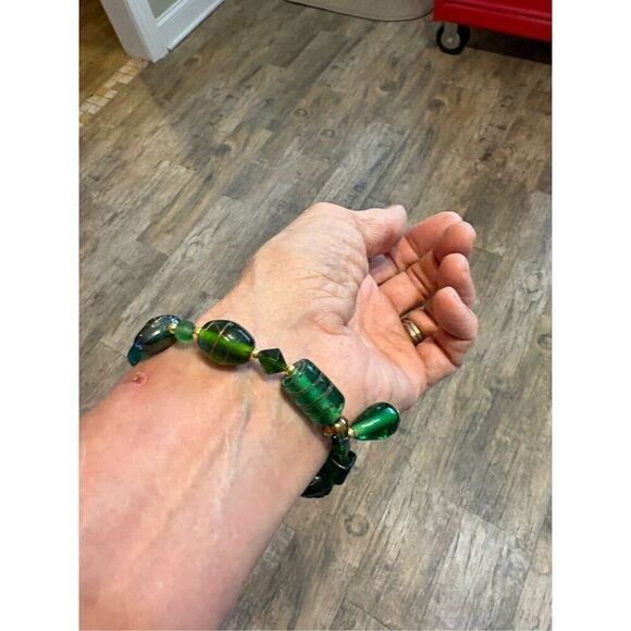 Bracelet, Green and Gold Beaded Stretch Bracelet, NEW, Hand Made, Adjustable, Ar - Picture 2 of 3